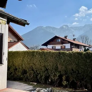 Apartment Kleines Häuschen Mit Bergblick, Eschenlohe